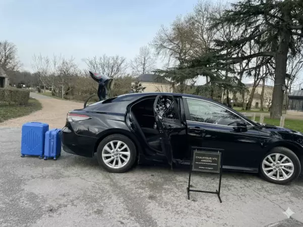 Chauffeur VTC à Angers avec valises – service premium
