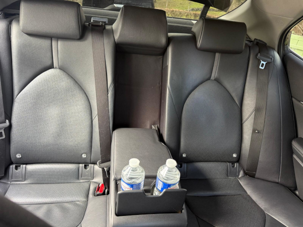 Sièges arrière spacieux et confortables du véhicule VTC à Angers