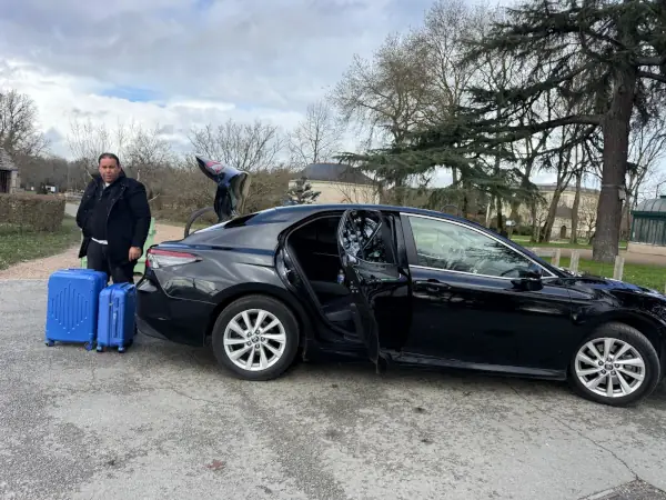 Chauffeur VTC à Angers avec valises – service premium